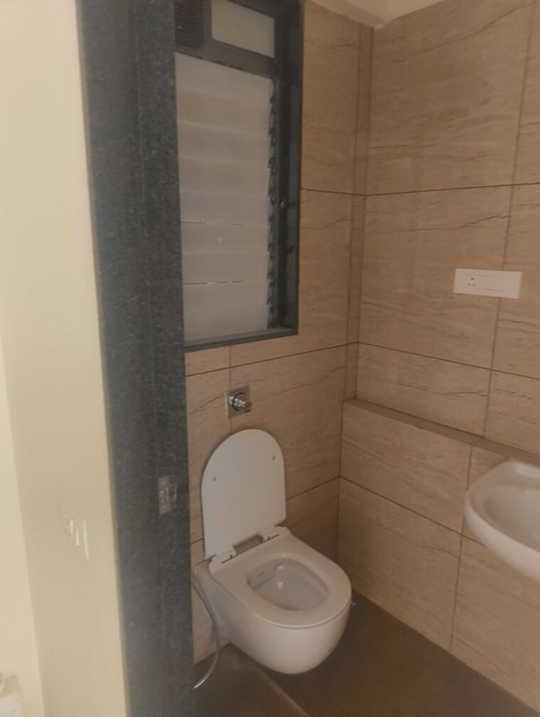 Bathroom, chandak-34-park-estate 2 Bedroom 670 Sq.Ft. Apartment In Goregaon West Mumbai 9807351