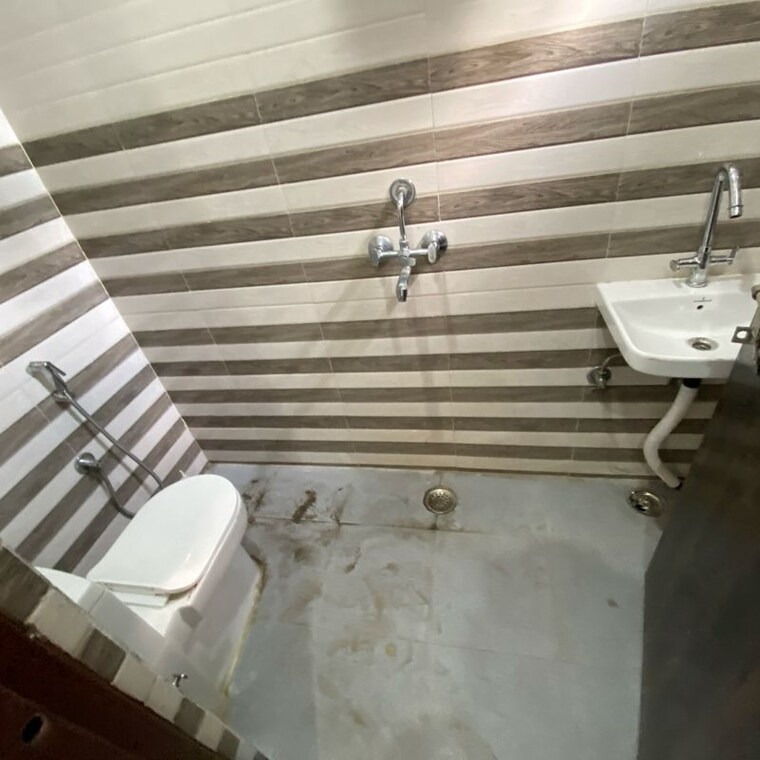 Bathroom, chattarpur 1 Bedroom 450 Sq.Ft. Builder Floor In Chattarpur Delhi 9807390