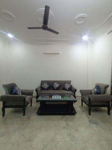 Living Room in 2 BHK Builder Floor at Sector 40 – for Rent