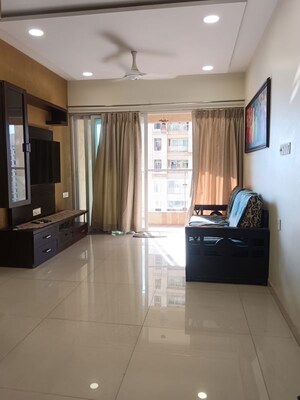 2 BHK Apartment For Rent in Rustomjee Urbania Azziano, Thane West