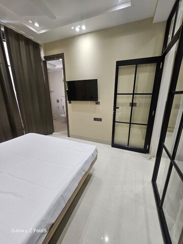 Room in 3 BHK Builder Floor at Vatika Lifestyle Homes, Sector 83 – for Rent