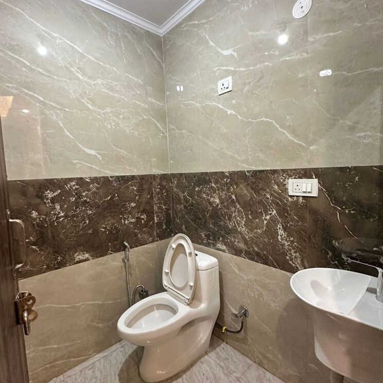 Attached Bathroom, chattarpur 1 Bedroom 650 Sq.Ft. Builder Floor In Chattarpur Delhi 9807438