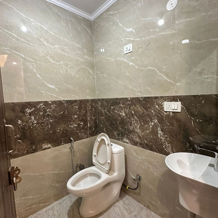 Attached Bathroom, chattarpur 1 Bedroom 650 Sq.Ft. Builder Floor In Chattarpur Delhi 9807438