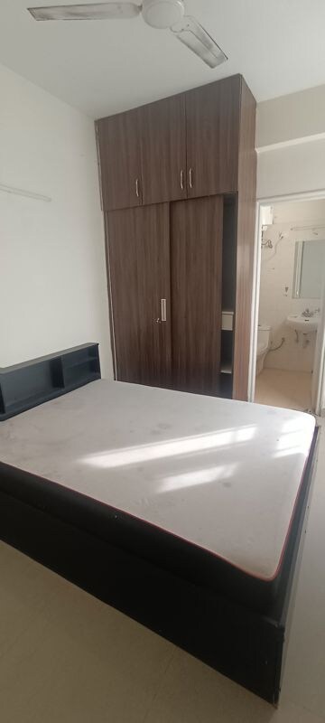 Furnished Amenities in 2 BHK Apartment at Shree Vardhman Mantra, Sector 67 – for Rent