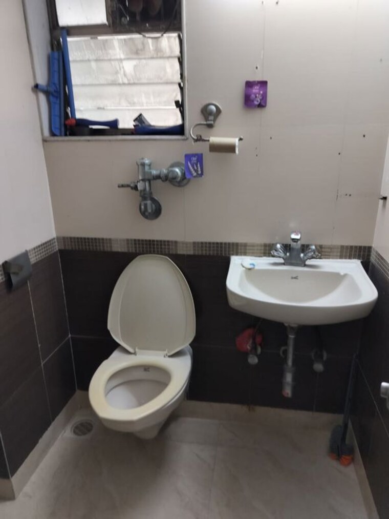 Washroom, kohinoor-city-phase-i 2 Bedroom 727 Sq.Ft. Apartment In Kurla Mumbai 9807420