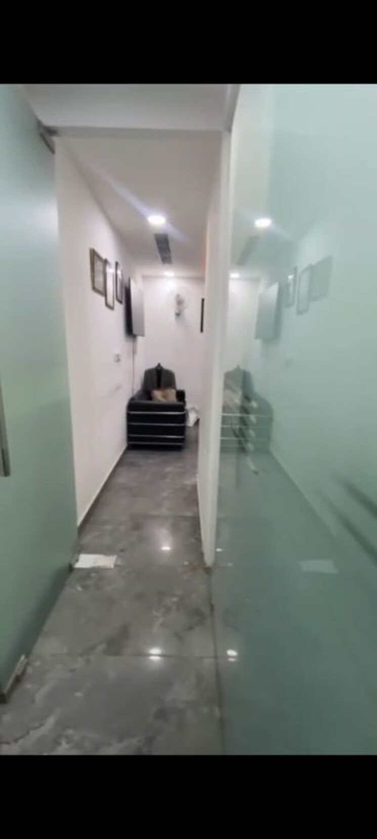 undefined, netaji subhash place Commercial Office Space 700 Sq.Ft. In Netaji Subhash Place Delhi 9807447