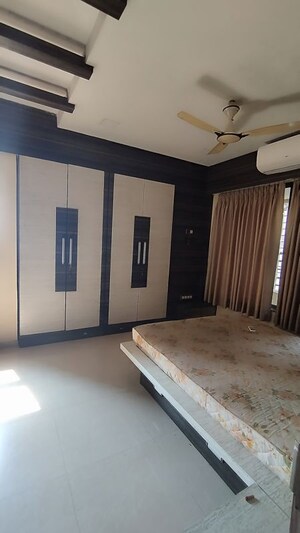 Room in 2.5 BHK Apartment at Kalpataru Srishti 344 CHS Ltd, Mira Road – for Rent