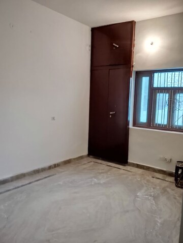 Bedroom in 3 BHK Builder Floor at Sector 16 – for Rent