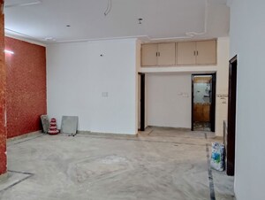 Living Room in 3 BHK Builder Floor at Sector 16 – for Rent