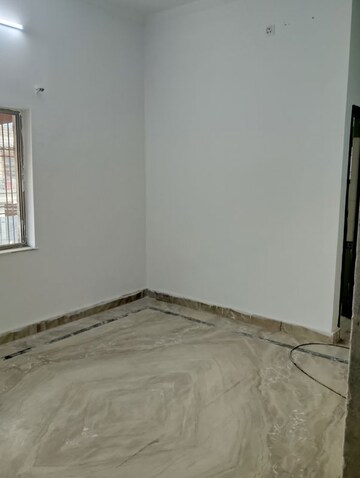 Bedroom in 3 BHK Builder Floor at Sector 16 – for Rent