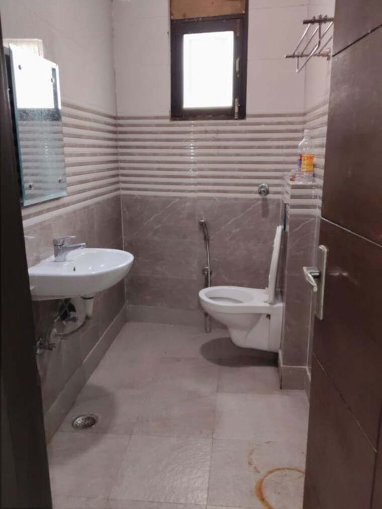 Bathroom, sector 46 2 Bedroom 1288 Sq.Ft. Builder Floor In Sector 46 Gurgaon 9807468