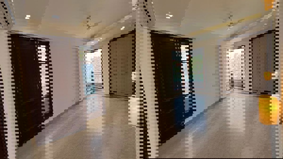 6 BHK + Servant Room,Extra Room Builder Floor For Sale in Defence Colony