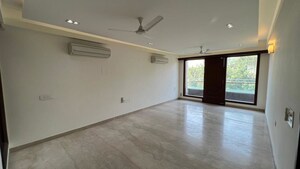 Room in 6 BHK Builder Floor at Defence Colony – for Sale