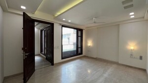 Room in 6 BHK Builder Floor at Defence Colony – for Sale