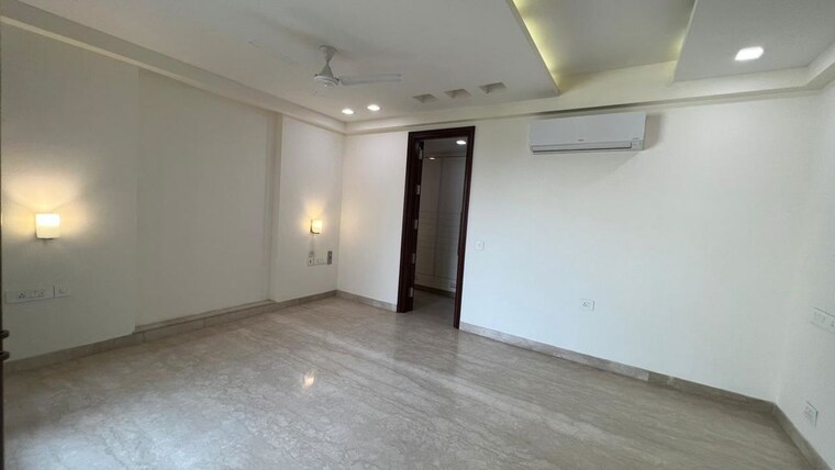 Room, defence colony 6 Bedroom 4200 Sq.Ft. Builder Floor In Defence Colony Delhi 9807471