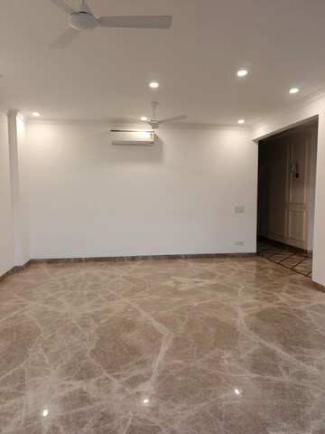 Room in 5 BHK Builder Floor at Defence Colony – for Sale