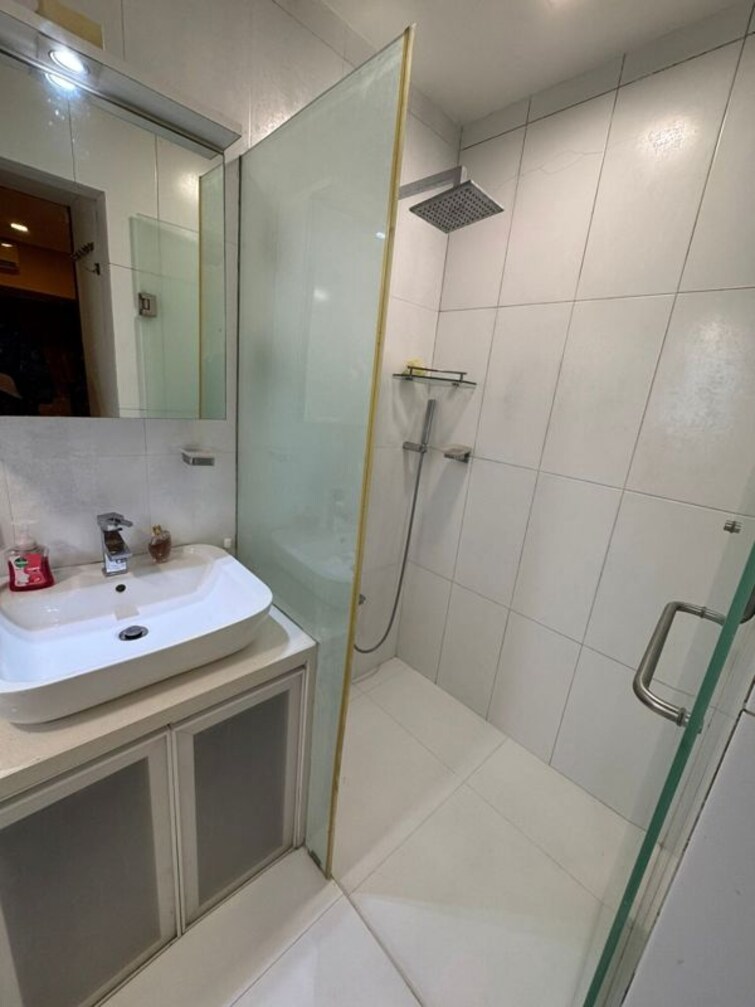 Bathroom, bandra west 3 Bedroom 1100 Sq.Ft. Apartment In Bandra West Mumbai 9807479