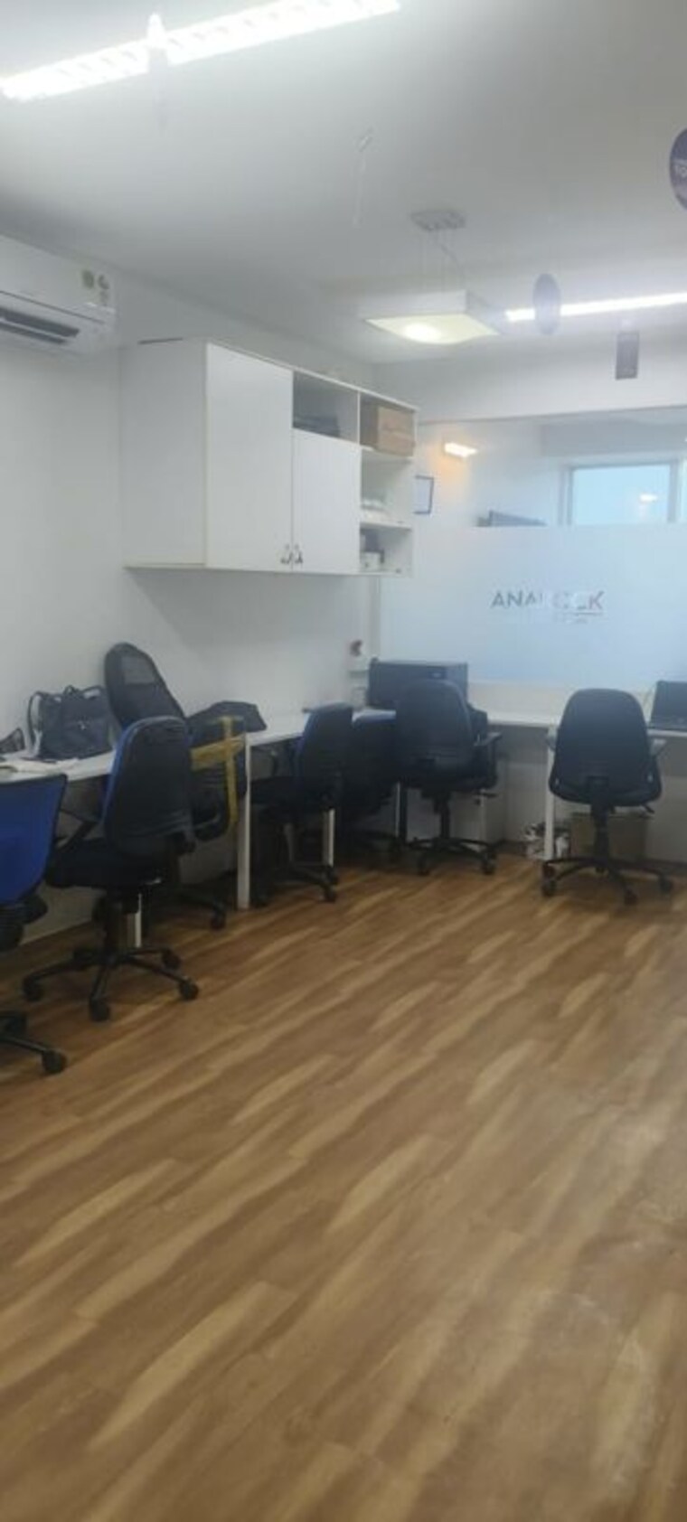 Team Area, dlh-park Commercial Office Space 900 Sq.Ft. In Malad West Mumbai 9807488