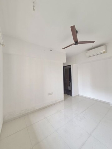 Room in 3 BHK Apartment at Lodha Amara, Kolshet Road – for Rent