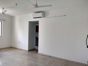 Room in 3 BHK Apartment at Lodha Amara, Kolshet Road – for Rent