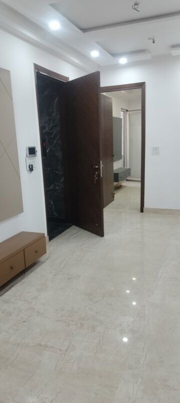 Room in 2 BHK Builder Floor at Janakpuri – for Sale