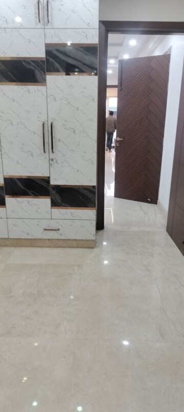 Room in 2 BHK Builder Floor at Janakpuri – for Sale