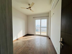 Room in 3 BHK Apartment at Puri Anand Villas Phase II, Sector 81 – for Rent