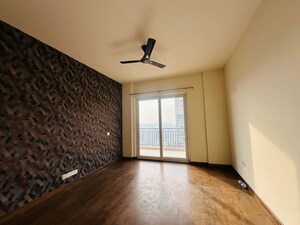 Room in 4 BHK Apartment at Puri Anand Villas Phase II, Sector 81 – for Rent