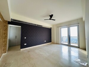 Room in 4 BHK Apartment at Puri Anand Villas Phase II, Sector 81 – for Rent