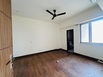 Room in 4 BHK Apartment at Puri Anand Villas Phase II, Sector 81 – for Rent