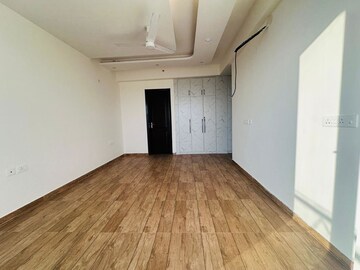 Room in 3 BHK Apartment at Omaxe Royal Residency Faridabad, Sector 79 – for Rent