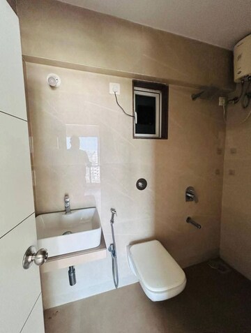 Bathroom in 1 BHK Apartment at Azad Nagar – for Rent
