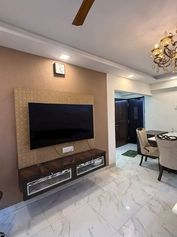 Room in 2 BHK Apartment at Lokhandwala – for Rent