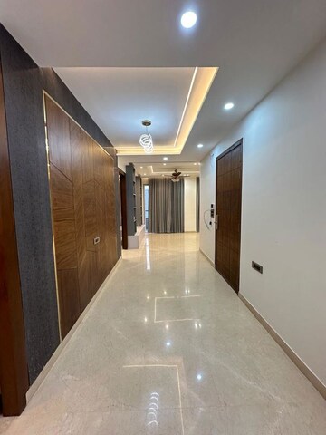 Building Lobby in 3 BHK Builder Floor at BPTP Astaire Gardens, Sector 70a – for Sale