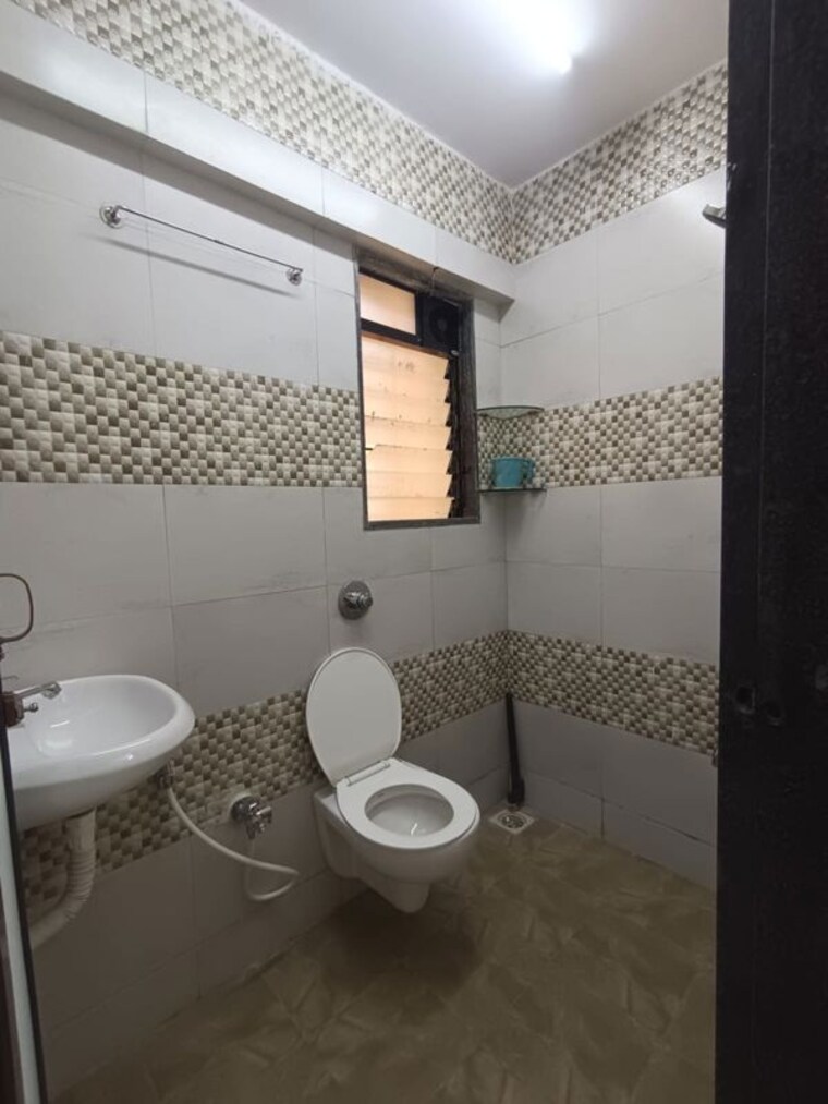 Bathroom, mishal-gurudatta 2 Bedroom 560 Sq.Ft. Apartment In Chembur Mumbai 9807537