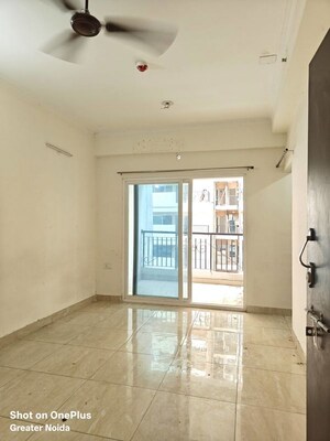 Room in 1 RK Apartment at Gaur City 2 - 14th Avenue, Sector 16c Greater Noida – for Rent
