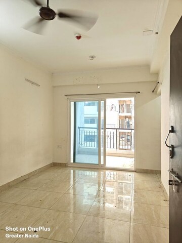 Room in 1 RK Apartment at Gaur City 2 - 14th Avenue, Sector 16c Greater Noida – for Rent