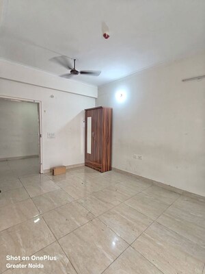 Room in 1 RK Apartment at Gaur City 2 - 14th Avenue, Sector 16c Greater Noida – for Rent