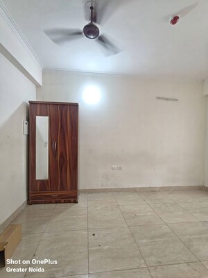 Room in 1 RK Apartment at Gaur City 2 - 14th Avenue, Sector 16c Greater Noida – for Rent