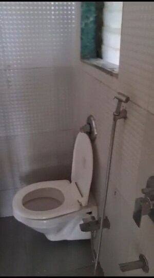 Bathroom in 1 BHK Apartment at Greenfields Apartment, Lower Parel – for Rent