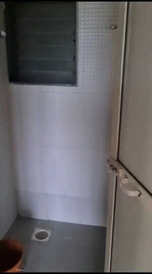 Furnished Amenities in 1 BHK Apartment at Greenfields Apartment, Lower Parel – for Rent