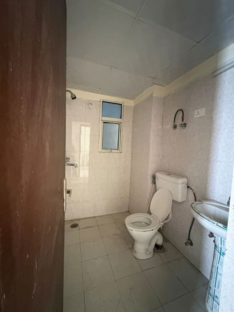 Bathroom, panchsheel-greens-ii 2 Bedroom 1060 Sq.Ft. Apartment In Sector 16 Greater Noida Greater Noida 9807573