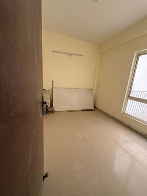 Room in 2 BHK Apartment at Panchsheel Greens II, Sector 16 Greater Noida – for Sale