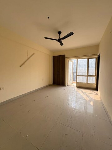 Room in 2 BHK Apartment at Panchsheel Greens II, Sector 16 Greater Noida – for Sale
