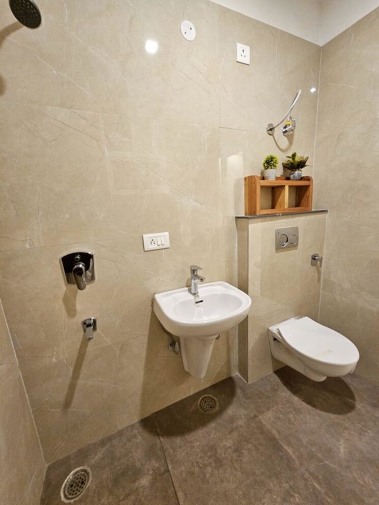 Bathroom, aura-homes 3 Bedroom 1450 Sq.Ft. Apartment In Patiala Road Zirakpur 9807578