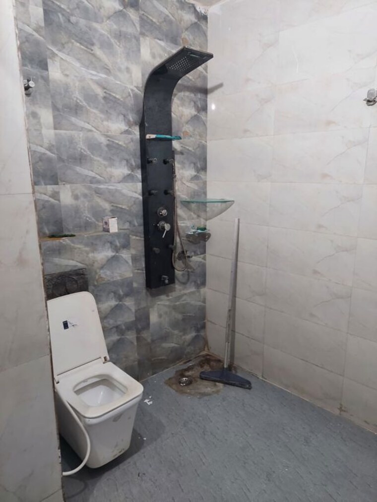 Bathroom, rwa-apartments-sector-40 3.5 Bedroom 2100 Sq.Ft. Independent House In Sector 40 Noida 9807603