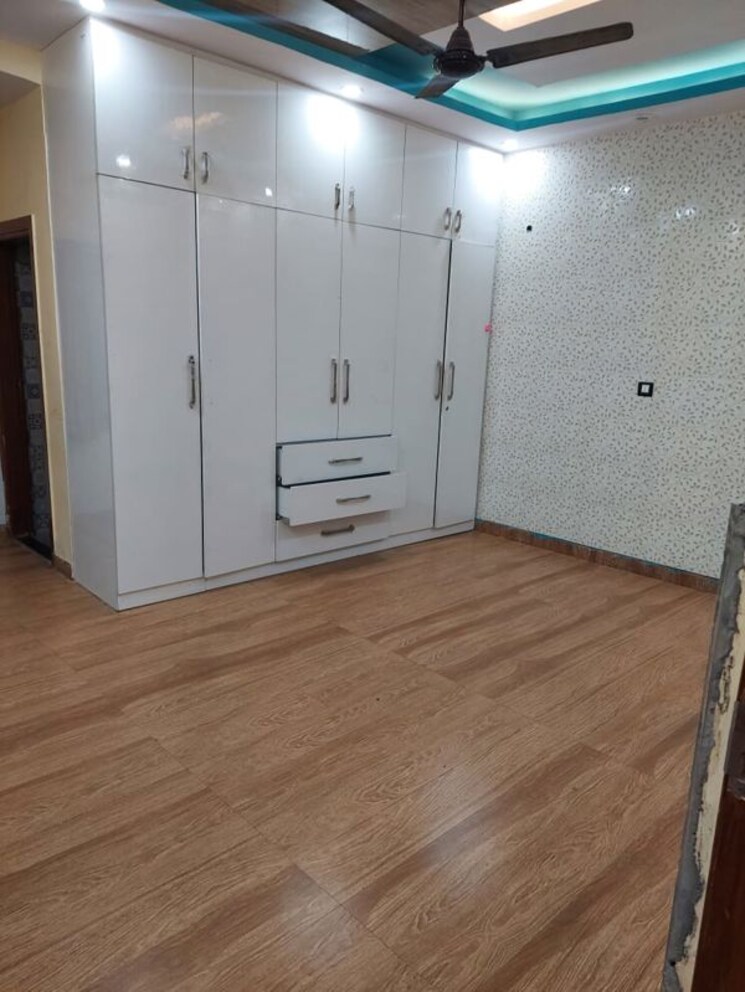 Room, rwa-apartments-sector-40 3.5 Bedroom 2100 Sq.Ft. Independent House In Sector 40 Noida 9807603