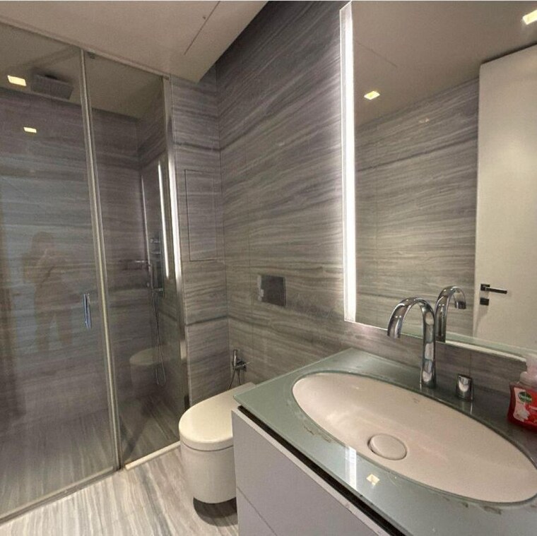 Bathroom, lodha-the-world-towers-world-one-tier-2 3 Bedroom 2500 Sq.Ft. Apartment In Empire Mill Mumbai 9807606