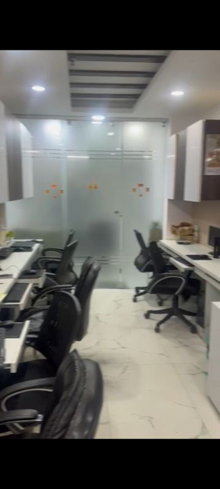 Team Area, netaji subhash place Commercial Office Space 450 Sq.Ft. In Netaji Subhash Place Delhi 9807610