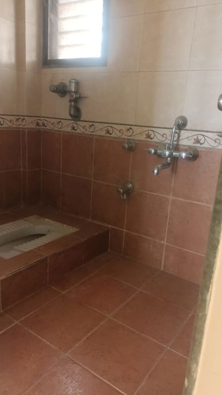 Bathroom, lodha-paradise 2 Bedroom 700 Sq.Ft. Apartment In Majiwada Thane 9807611